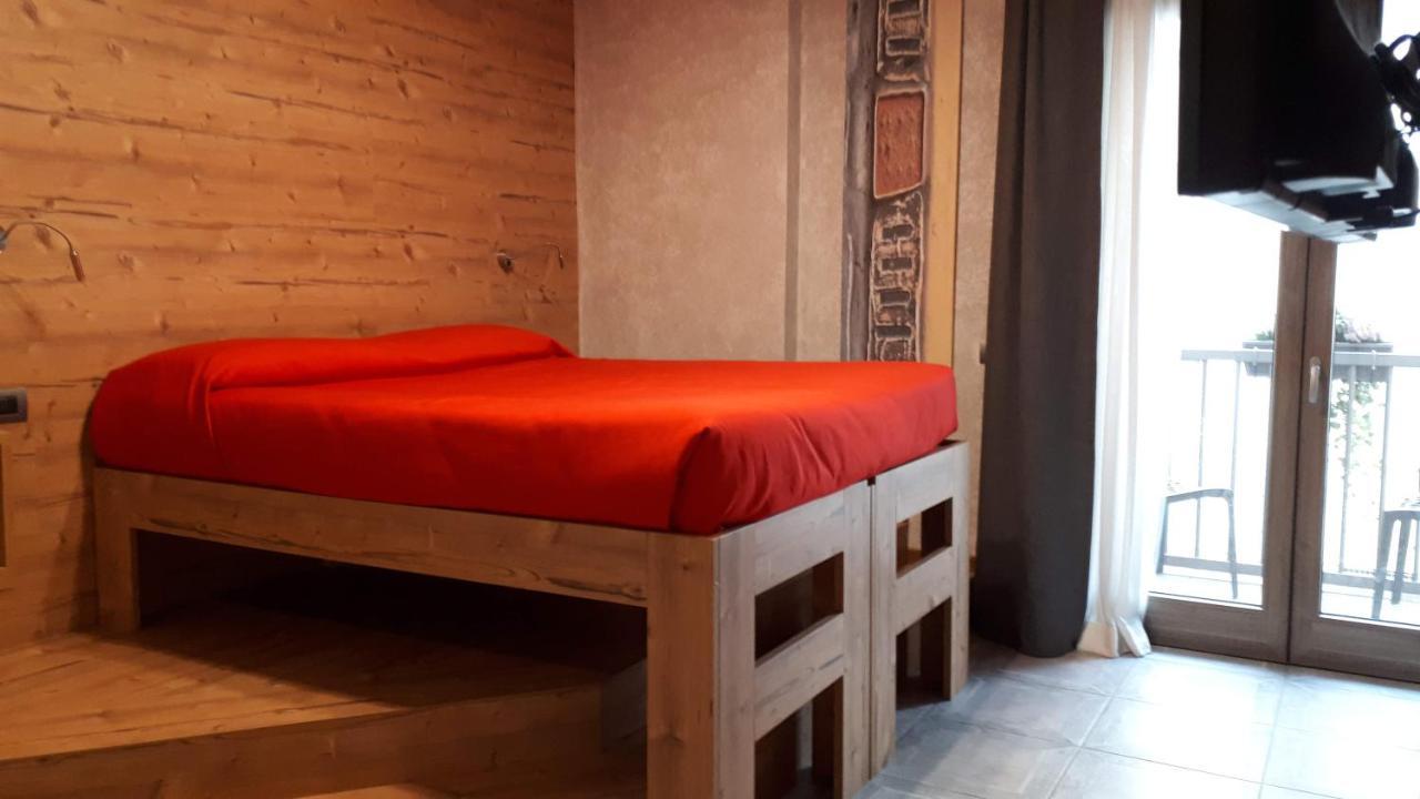 Hotel Bed & Rooms , Corte Rossa -1 Min Walk To Bernina Express Tirano Εξωτερικό φωτογραφία