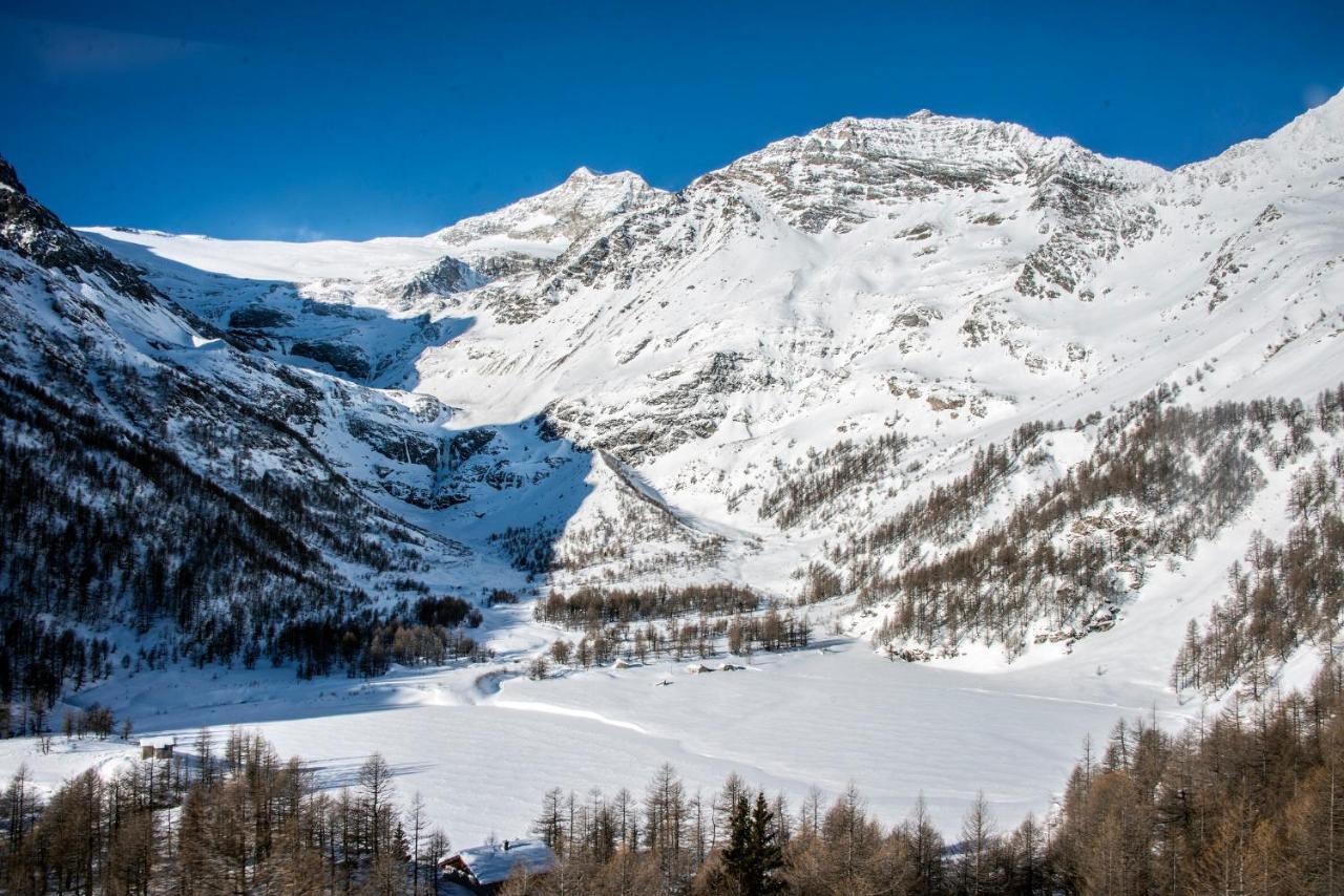 Hotel Bed & Rooms , Corte Rossa -1 Min Walk To Bernina Express Tirano Εξωτερικό φωτογραφία