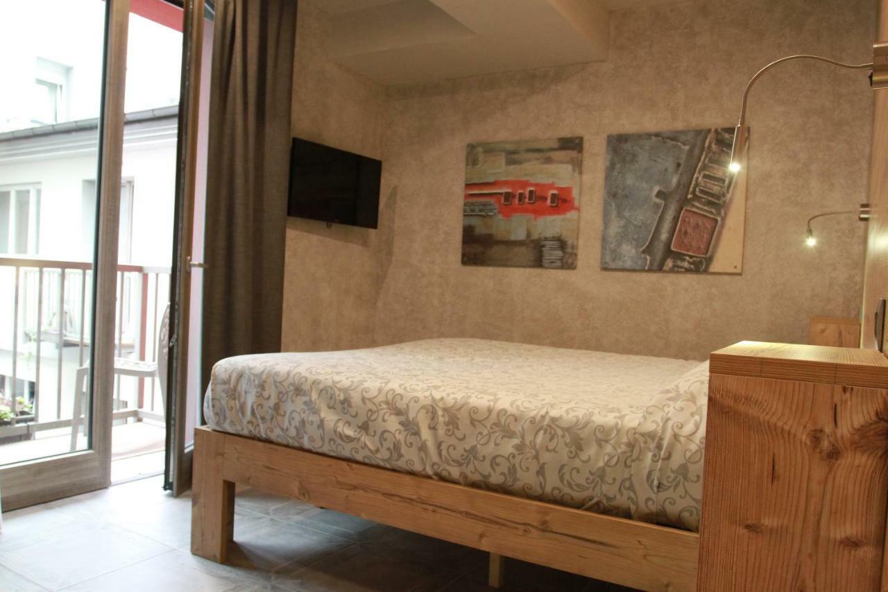 Hotel Bed & Rooms , Corte Rossa -1 Min Walk To Bernina Express Tirano Εξωτερικό φωτογραφία